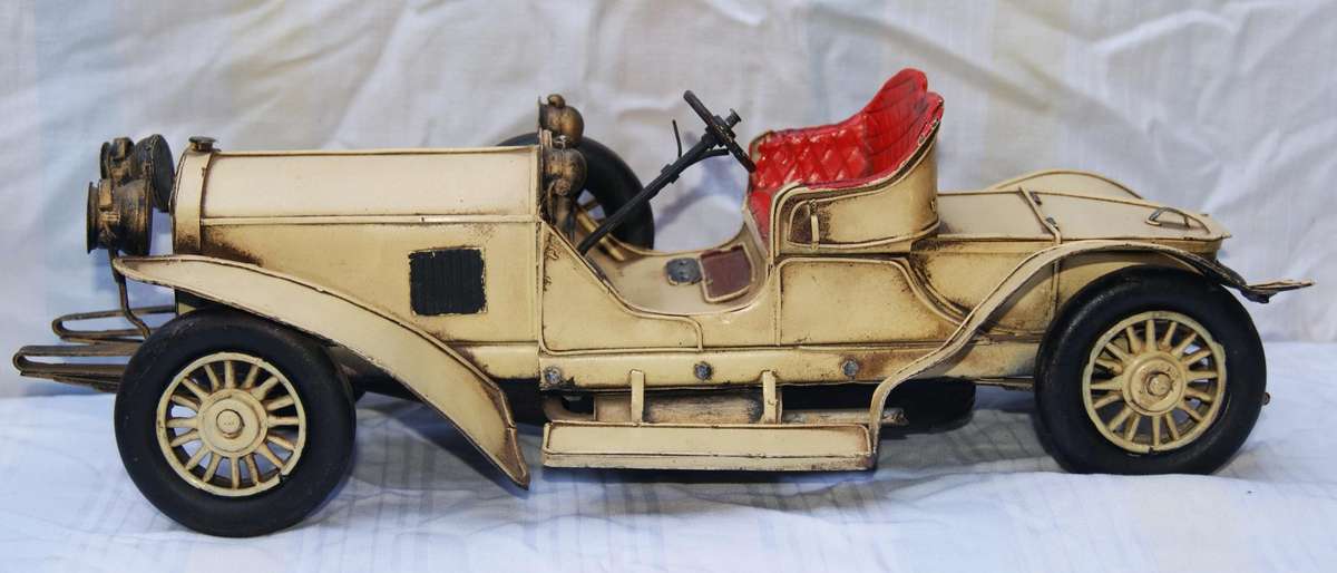 Vintage tin car @ crazy R1 start