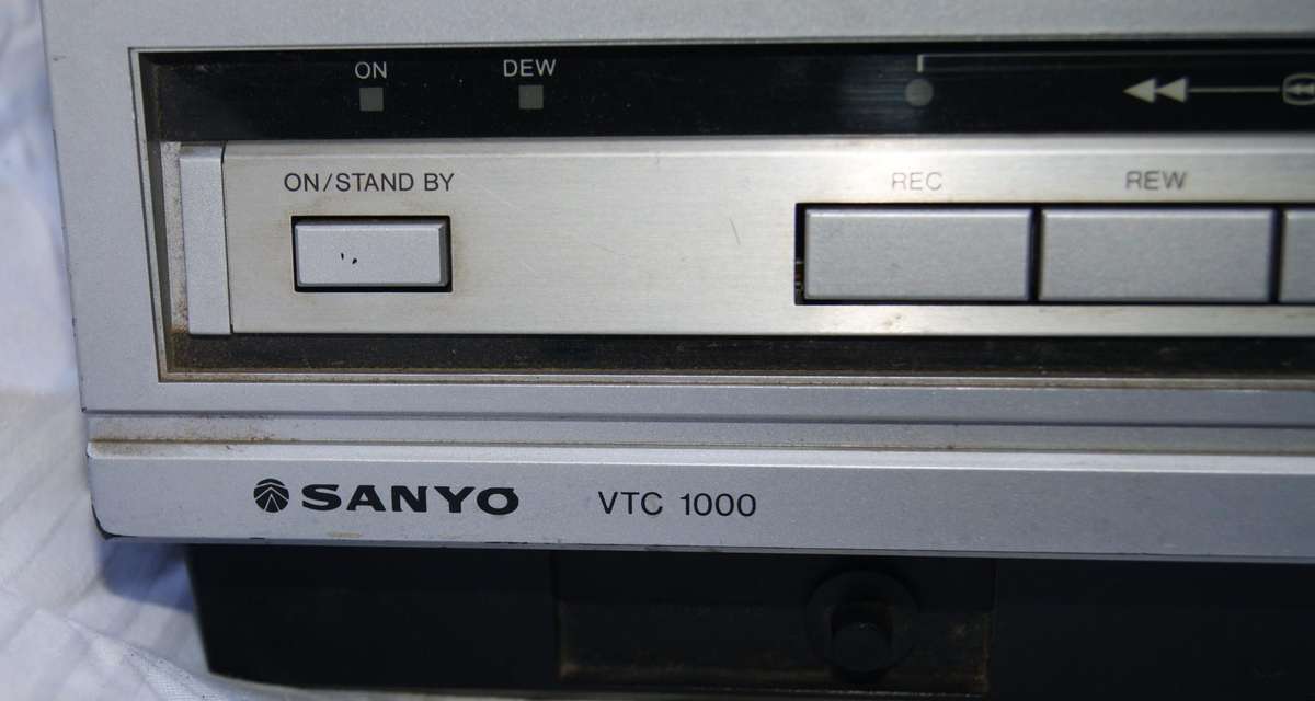 Sanyo VTC 1000 Betacord video cassette recorder @ crazy R1 start
