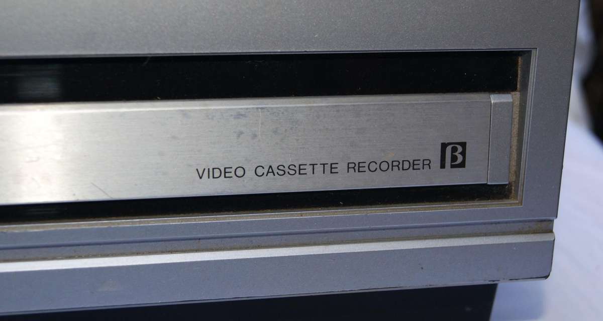 Sanyo VTC 1000 Betacord video cassette recorder @ crazy R1 start