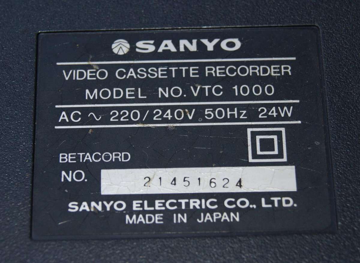 Sanyo VTC 1000 Betacord video cassette recorder @ crazy R1 start