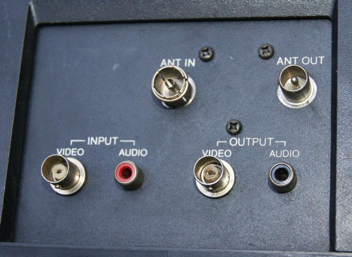 Sanyo VTC 1000 Betacord video cassette recorder @ crazy R1 start