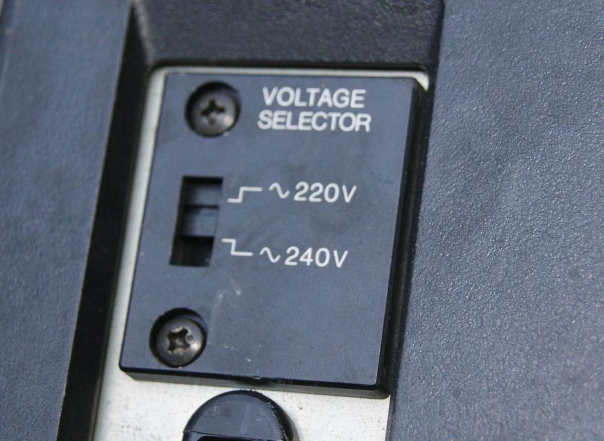 Sanyo VTC 1000 Betacord video cassette recorder @ crazy R1 start