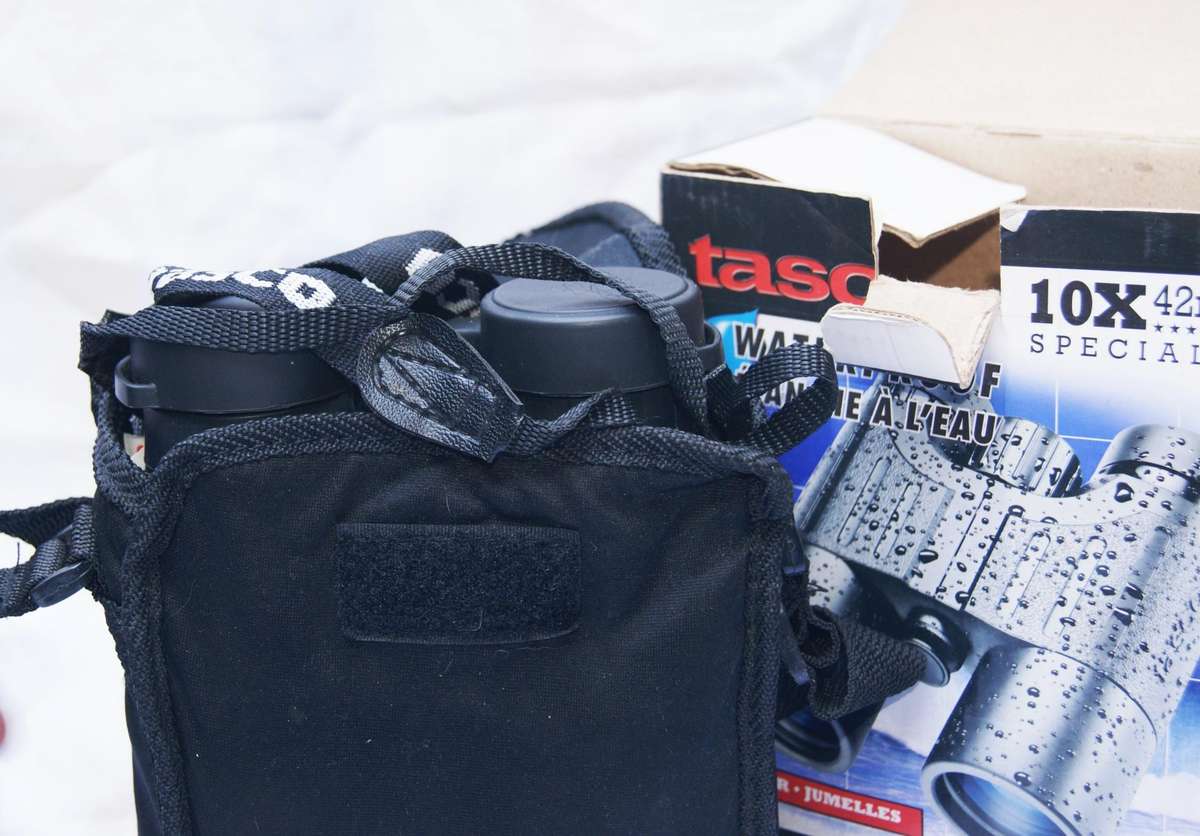 Tasco 10x42 Waterproof Binoculars  Specialty Series (Model WP1042)