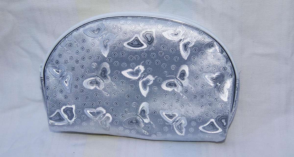 Set of 5 Embossed Butterfly Zip Purses  Silver Nesting Set