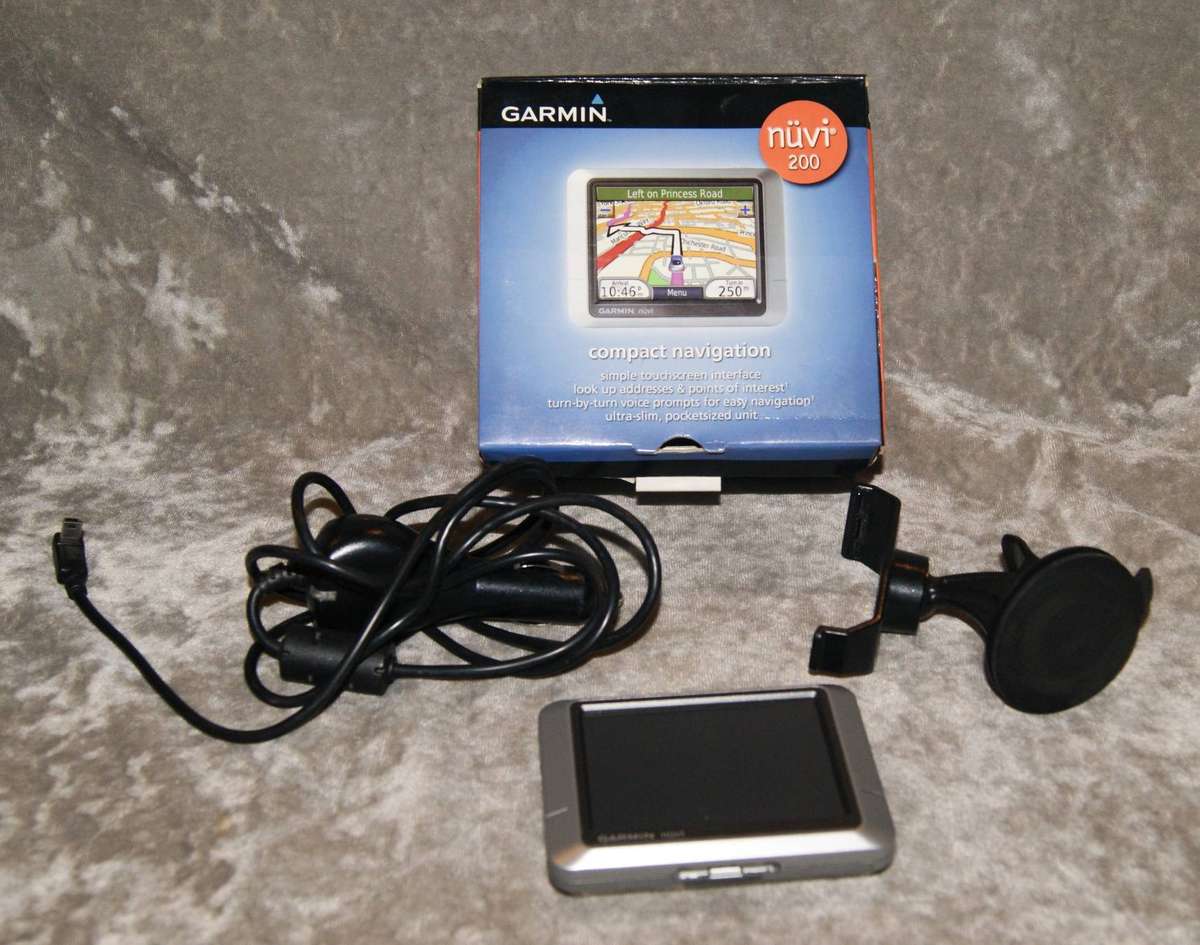 Garmin Nuvi 200 Compact Navigator in working order (needs update)