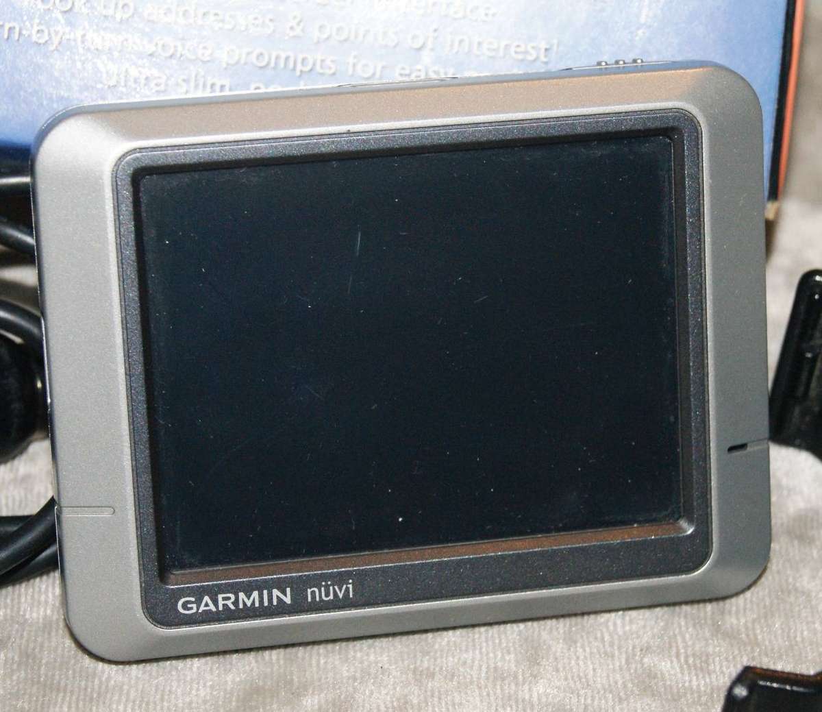 Garmin Nuvi 200 Compact Navigator in working order (needs update)