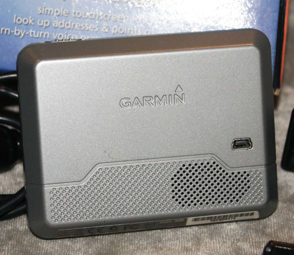 Garmin Nuvi 200 Compact Navigator in working order (needs update)