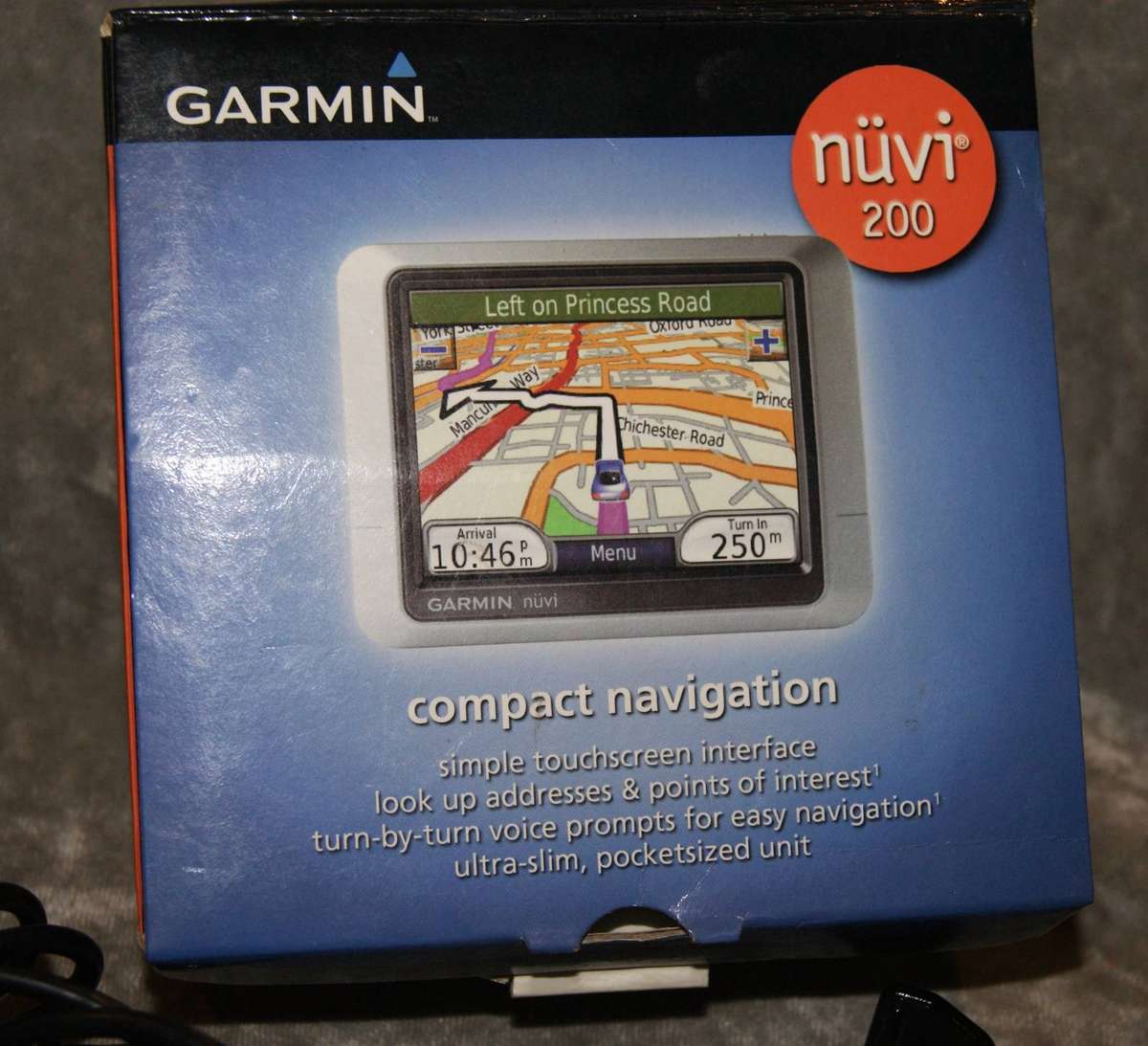 Garmin Nuvi 200 Compact Navigator in working order (needs update)