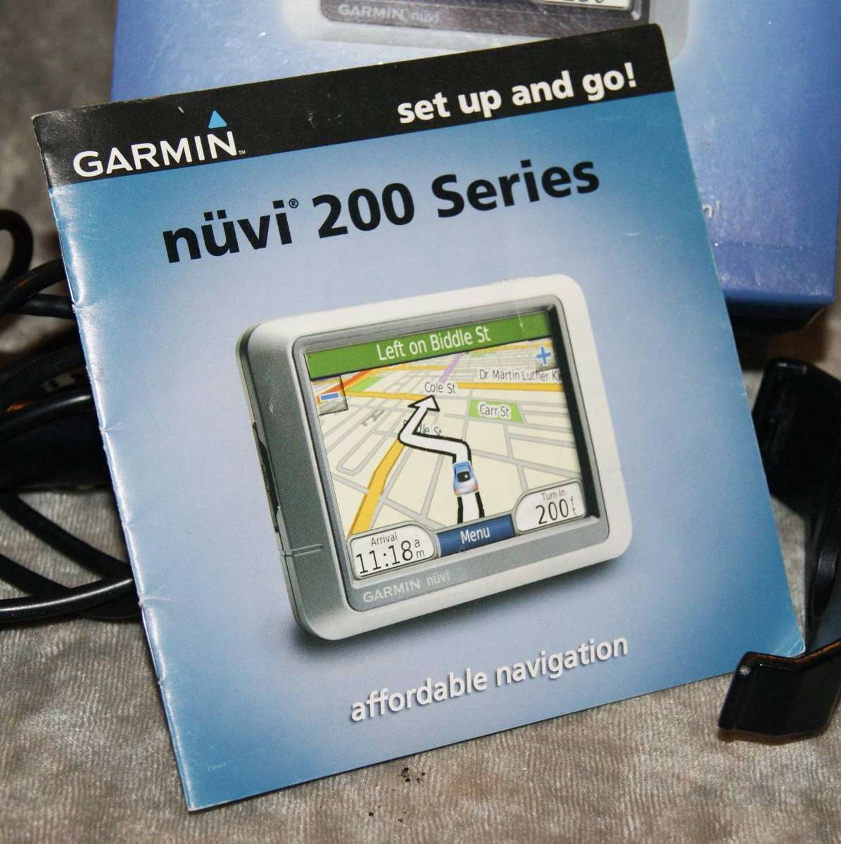 Garmin Nuvi 200 Compact Navigator in working order (needs update)
