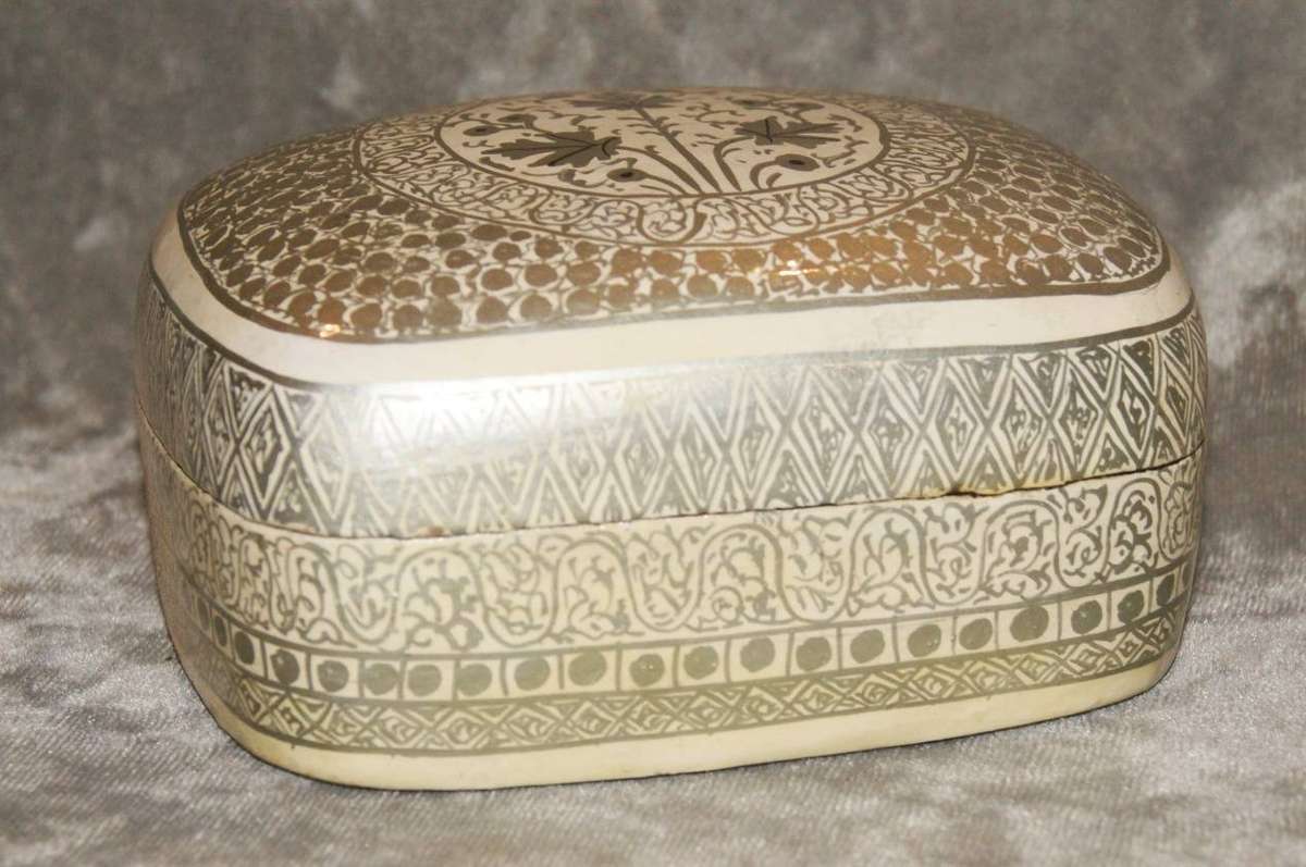 Vintage Lacquer Trinket Box