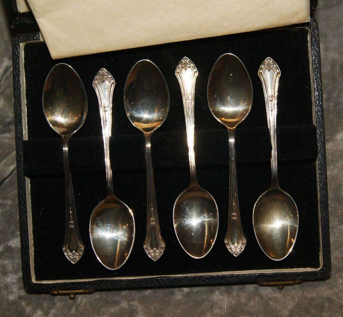 Set of 6 Birmingham 1938 Hallmarked Silver Teaspoons in Original Box (73.8g)