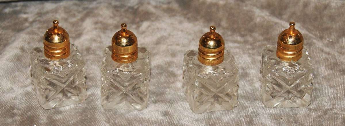 Set of 4 Individual Salt and Pepper Shakers