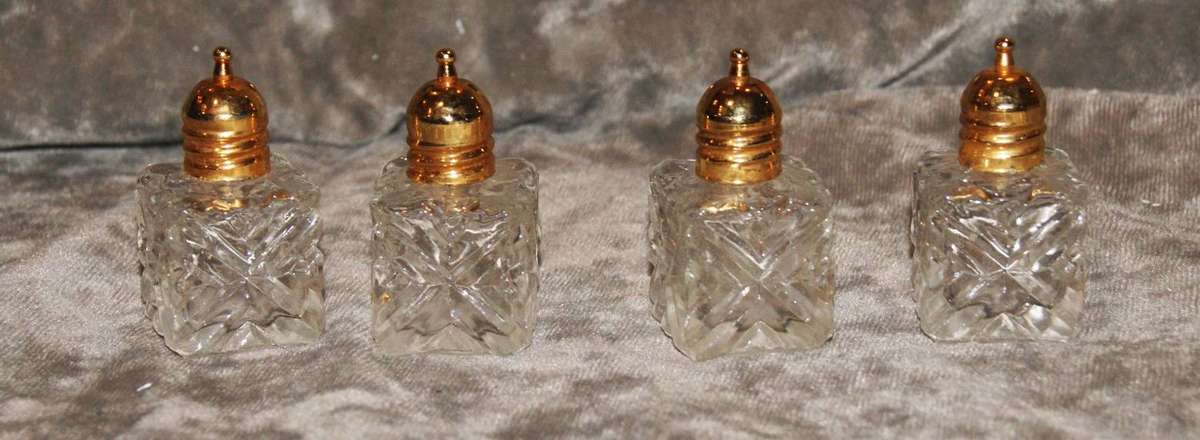 Set of 4 Individual Salt and Pepper Shakers