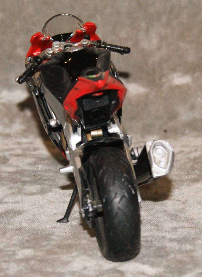 1/12 Scale Aprillia RSV4 Maisto with Serial Number
