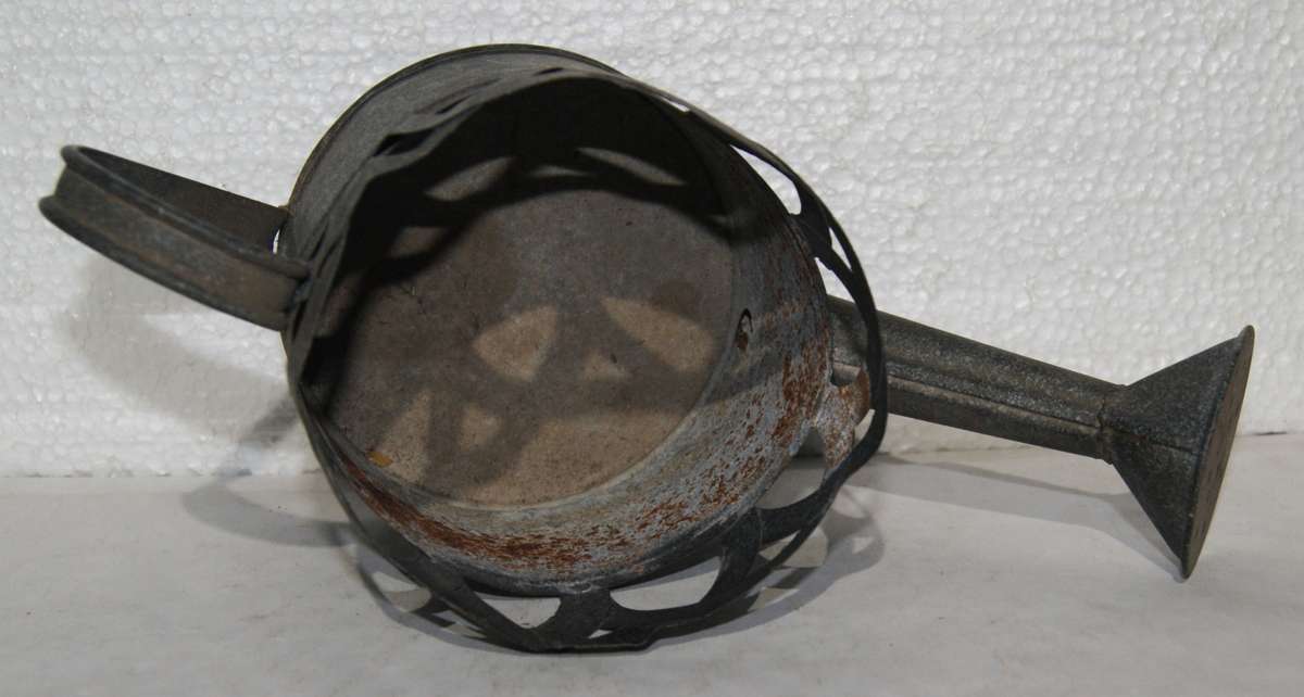 Vintage Metal Watering Can @@@ CCCRRRAAAZZZYYY R1 START