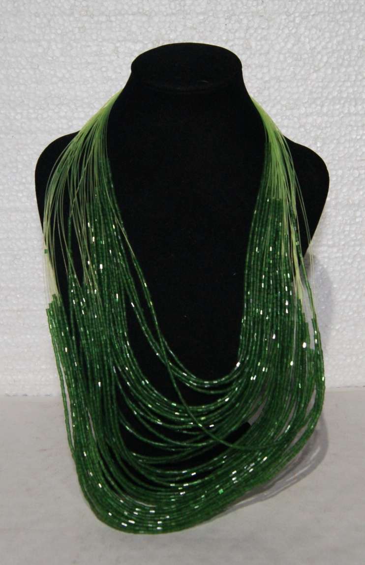 Costume Jewellery Green Beaded Necklace @@@ CCCRRRAAAZZZYYY R1 START