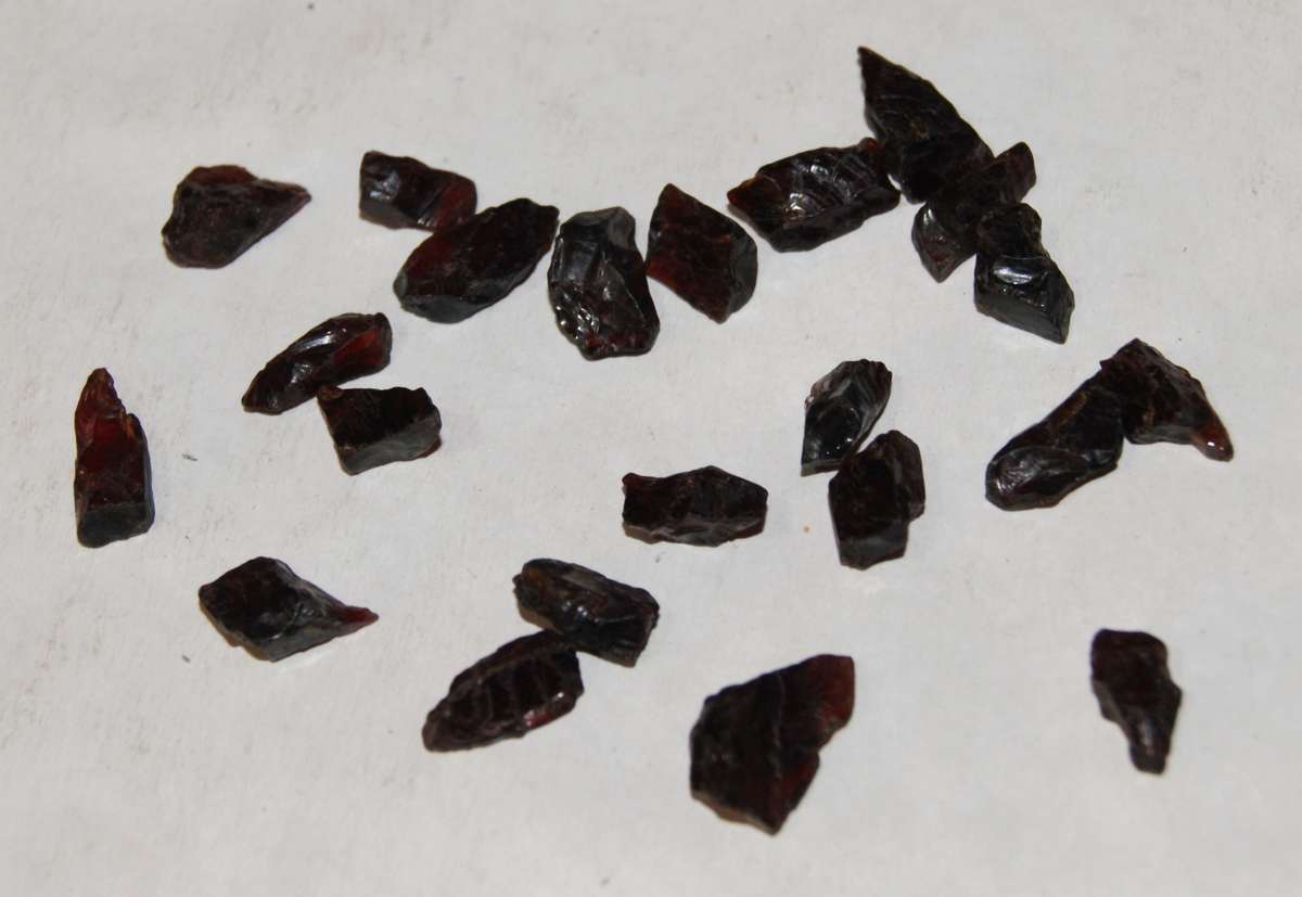 Job Lot of 22 Rough Garnets @@ CCRRAAZZYY R1 START