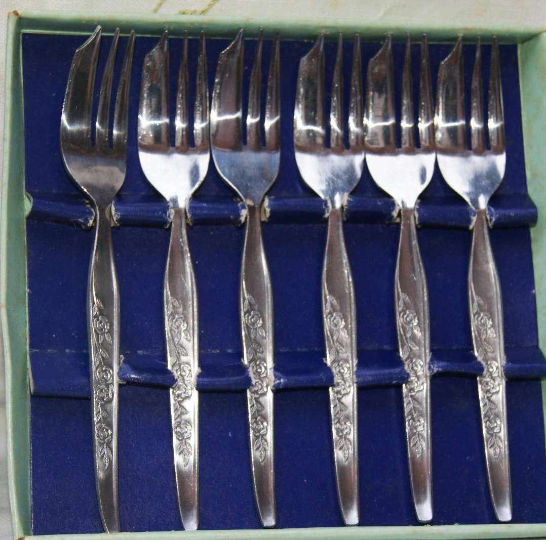 Set of 6 Rose Design Stainless Steel Cake Forks in Original Box Packed for Woolworths