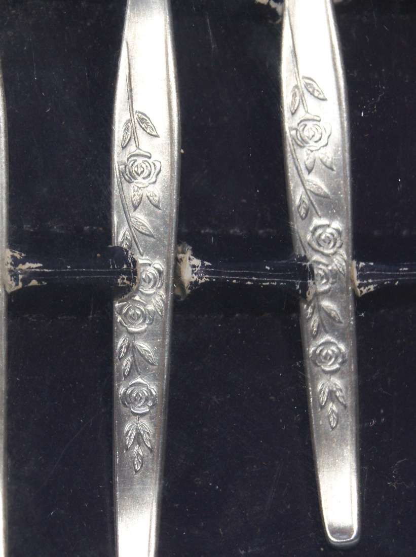 Set of 4 Rose Design Stainless Steel Teaspoons in Original Box Packed for Woolworths (2 missing)