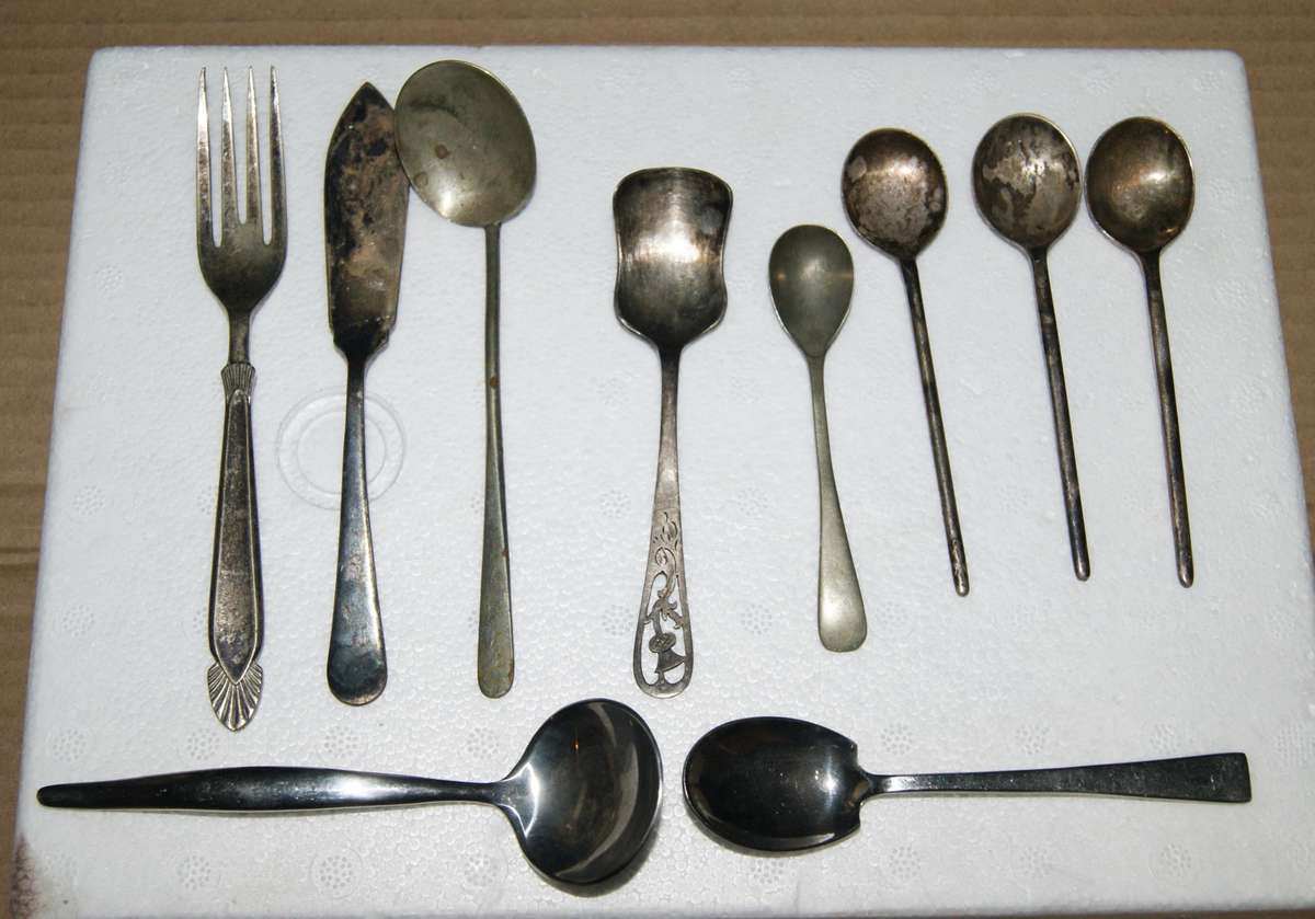 10 Piece Assorted Cutlery (8x silver plated, 2x stainless steel) @@ CCRRAAZZYY R1 START