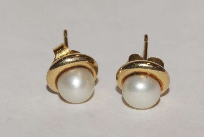 Pair of 9ct Gold and Pearl Earrings with Butterflies (1.3g) @@ CCRRAAZZYY R1 START