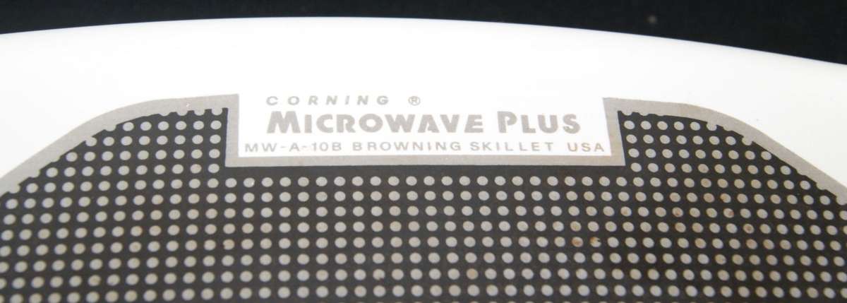 Corningware MW-A-10B Microwave and Browning Skillet with Lid