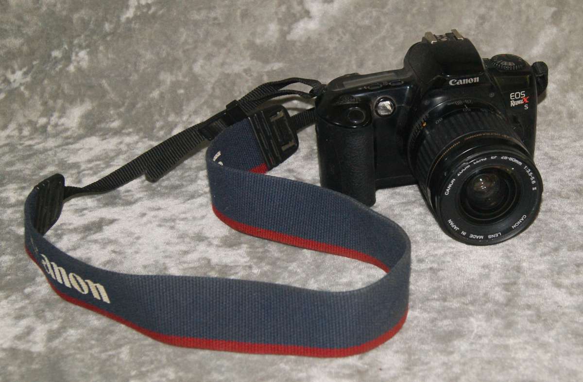 Canon EOS Rebel XS SLR Camera with Canon Ultrasonic Lens @@ CCRRAAZZYY R1 START