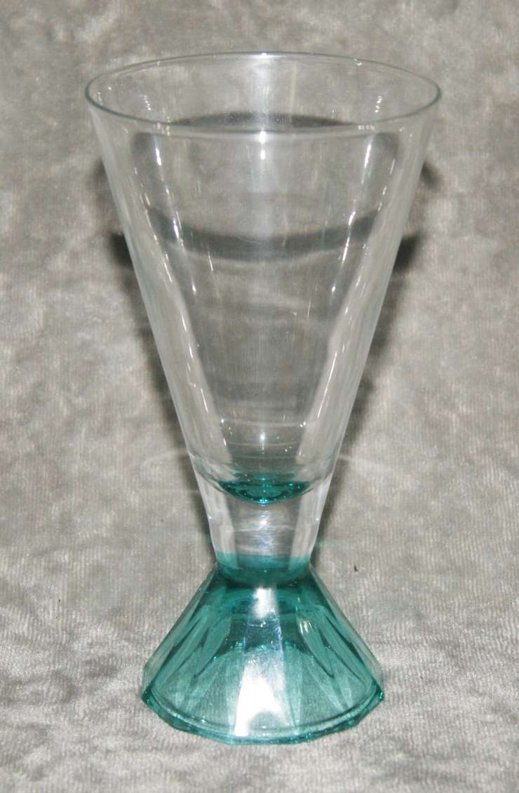 Set of 6 french long pyramid based red wine glasses