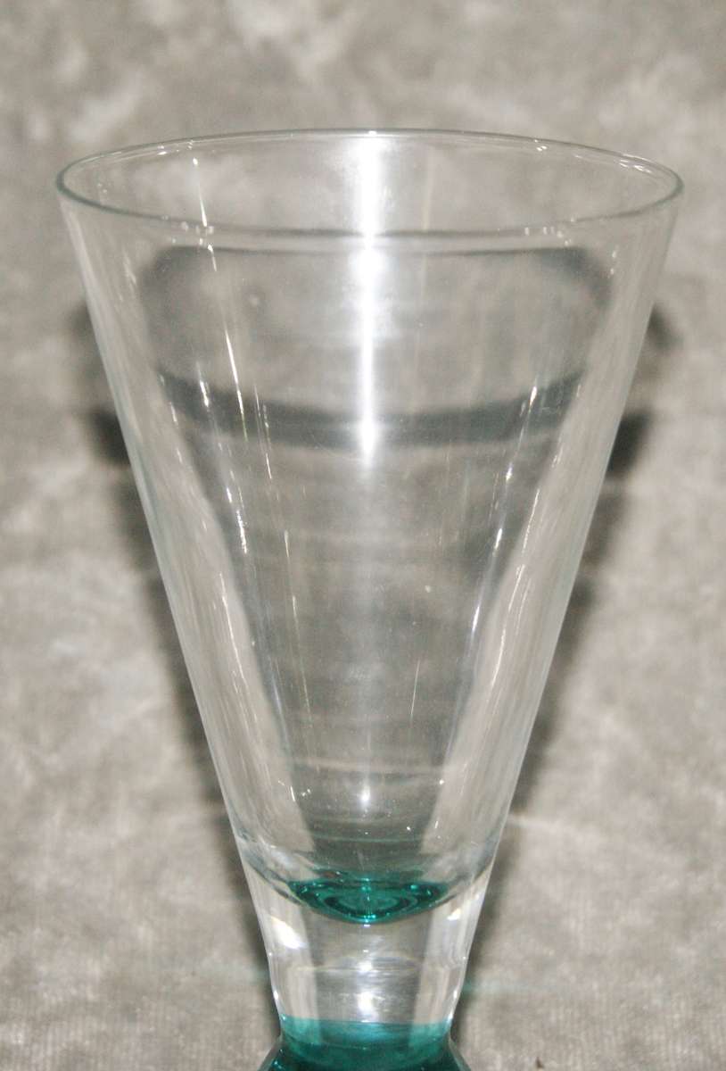 Set of 6 french long pyramid based red wine glasses