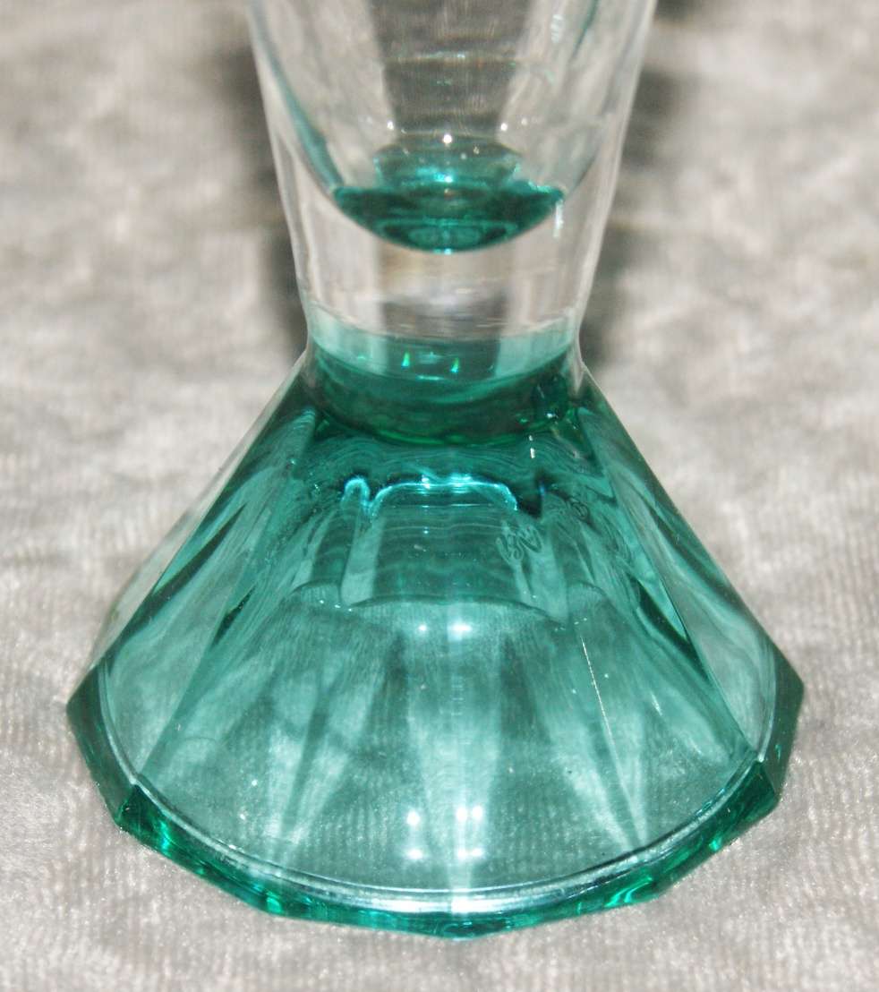 Set of 4 french long pyramid based champagne flutes