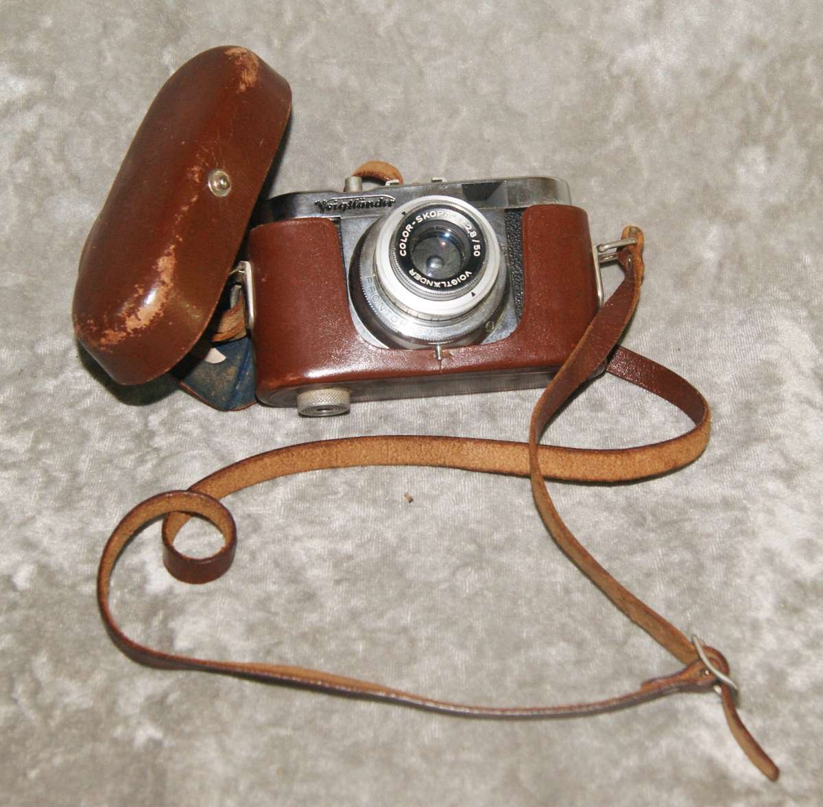 Vintage Voigtlander Vito B color- skopar 50mm lens camera in original leather case @ CRAZY R1 START