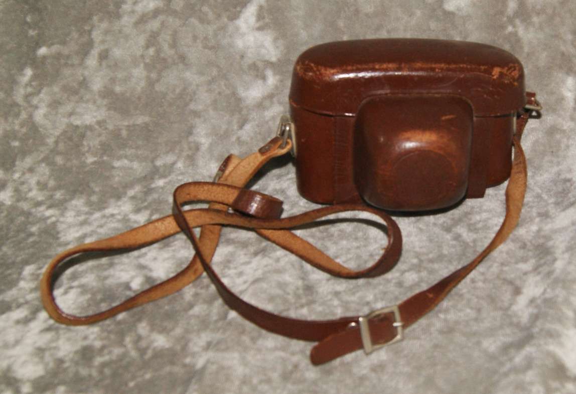 Vintage Voigtlander Vito B color- skopar 50mm lens camera in original leather case @ CRAZY R1 START