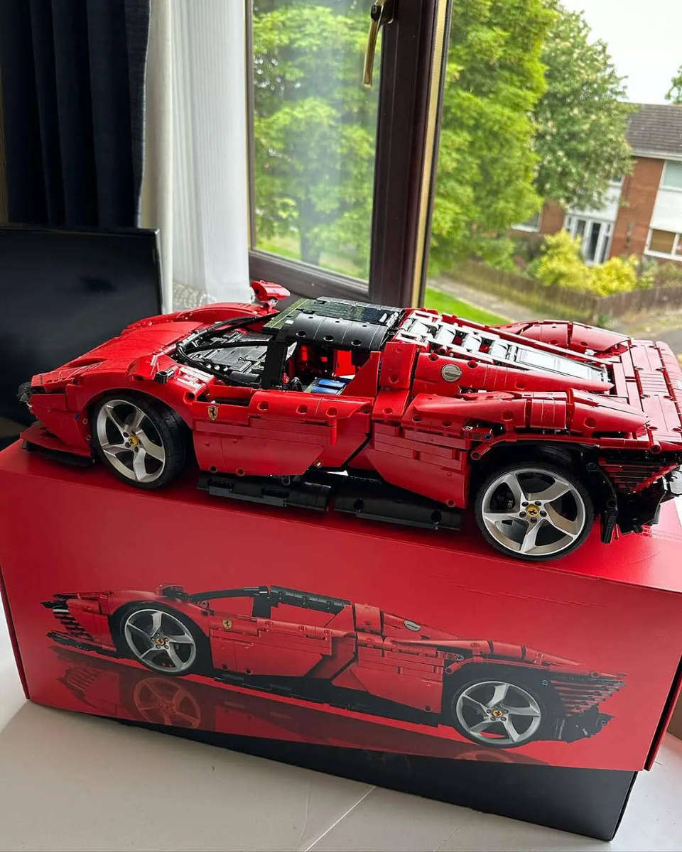 Ferrari Daytona SP3 Original Lego set 42143