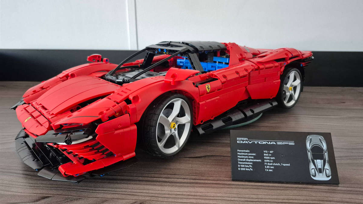 Ferrari Daytona SP3 Original Lego set 42143