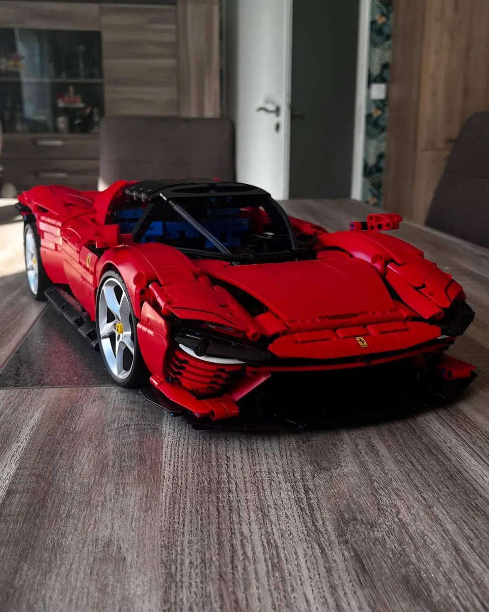 Ferrari Daytona SP3 Original Lego set 42143