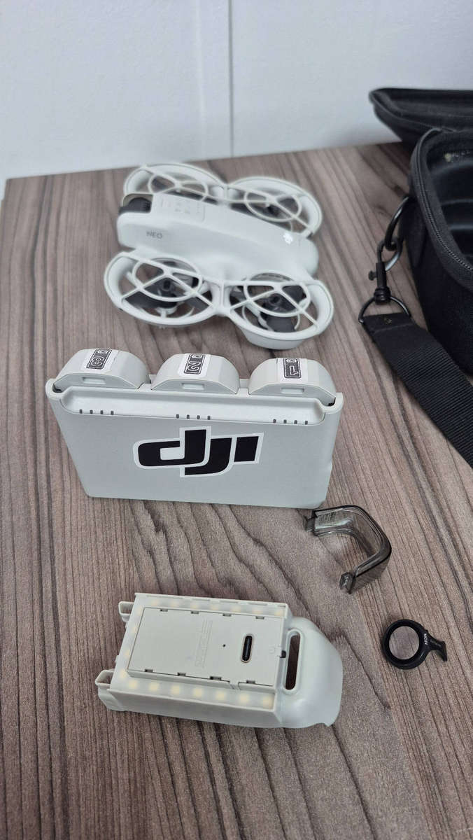DJI Neo Drone Fly More Set