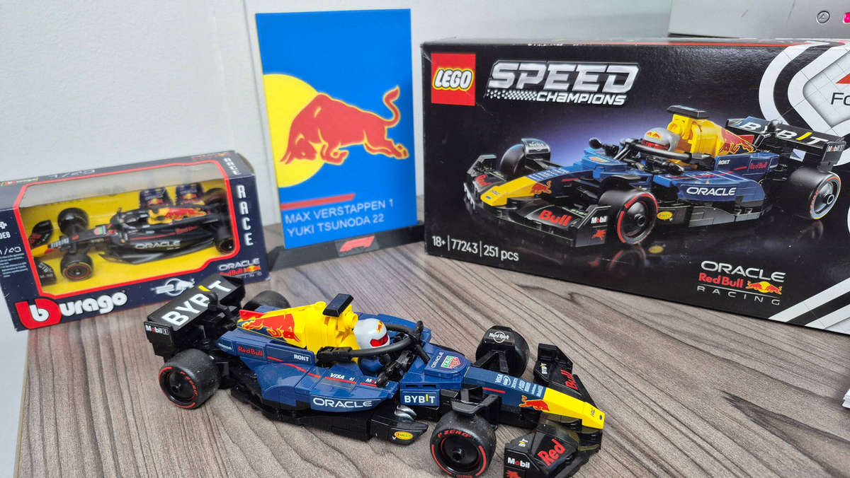 Lego RedBull F1 Speed Champions Display Set