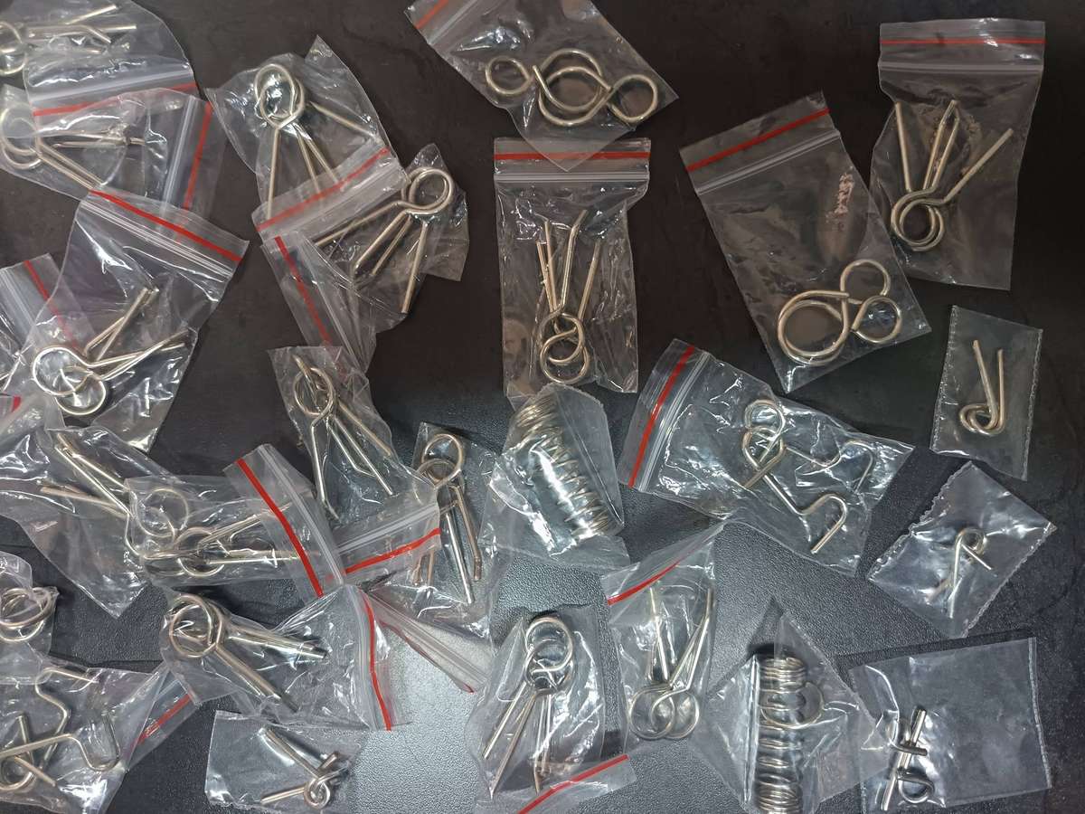 Lot of 100 Mixed Wire / Entanglement Brainteaser Puzzles 6 types