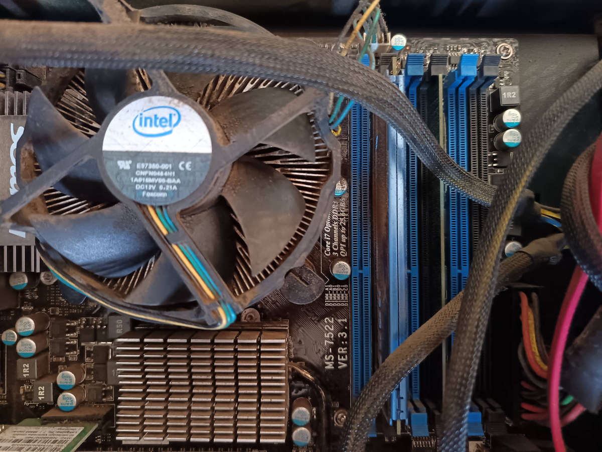 Computer Box, Intel i7 and mobo, with Power Supply, DVD, Mouse, Speakers, Keyboard & Cables (No HDD)