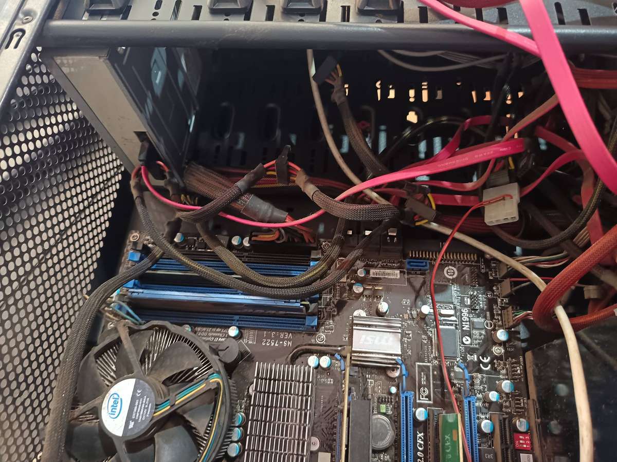 Computer Box, Intel i7 and mobo, with Power Supply, DVD, Mouse, Speakers, Keyboard & Cables (No HDD)