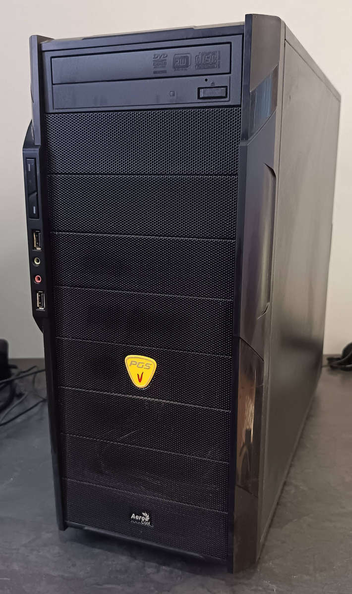 Computer Box, Intel i7 and mobo, with Power Supply, DVD, Mouse, Speakers, Keyboard & Cables (No HDD)