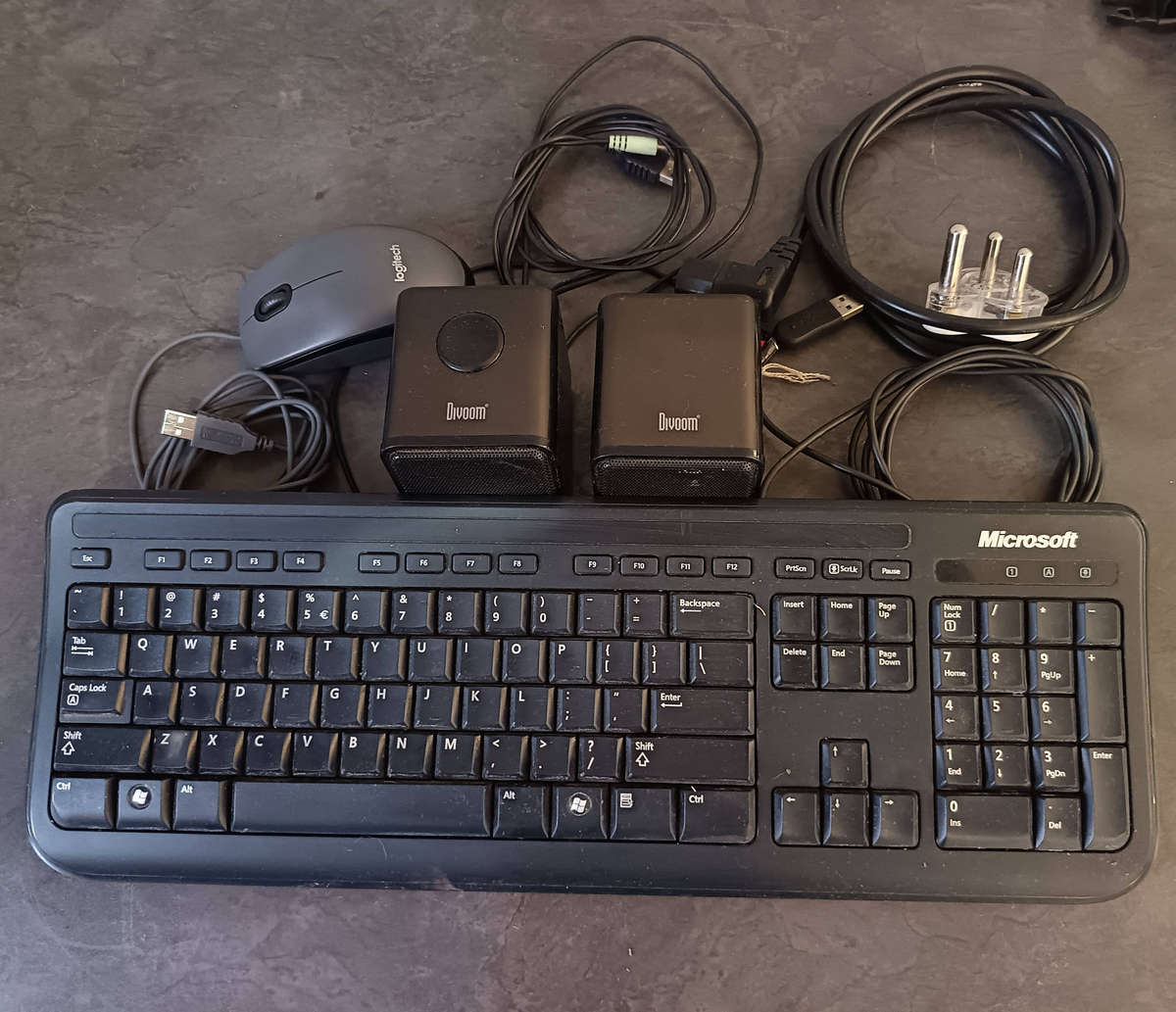 Computer Box, Intel i7 and mobo, with Power Supply, DVD, Mouse, Speakers, Keyboard & Cables (No HDD)