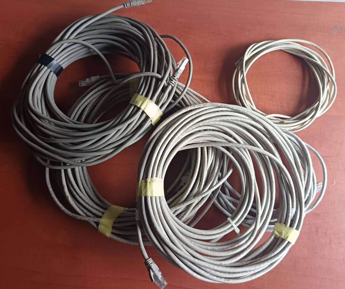 Bundle of Network Cables  Various Lengths (10 m  20 m)