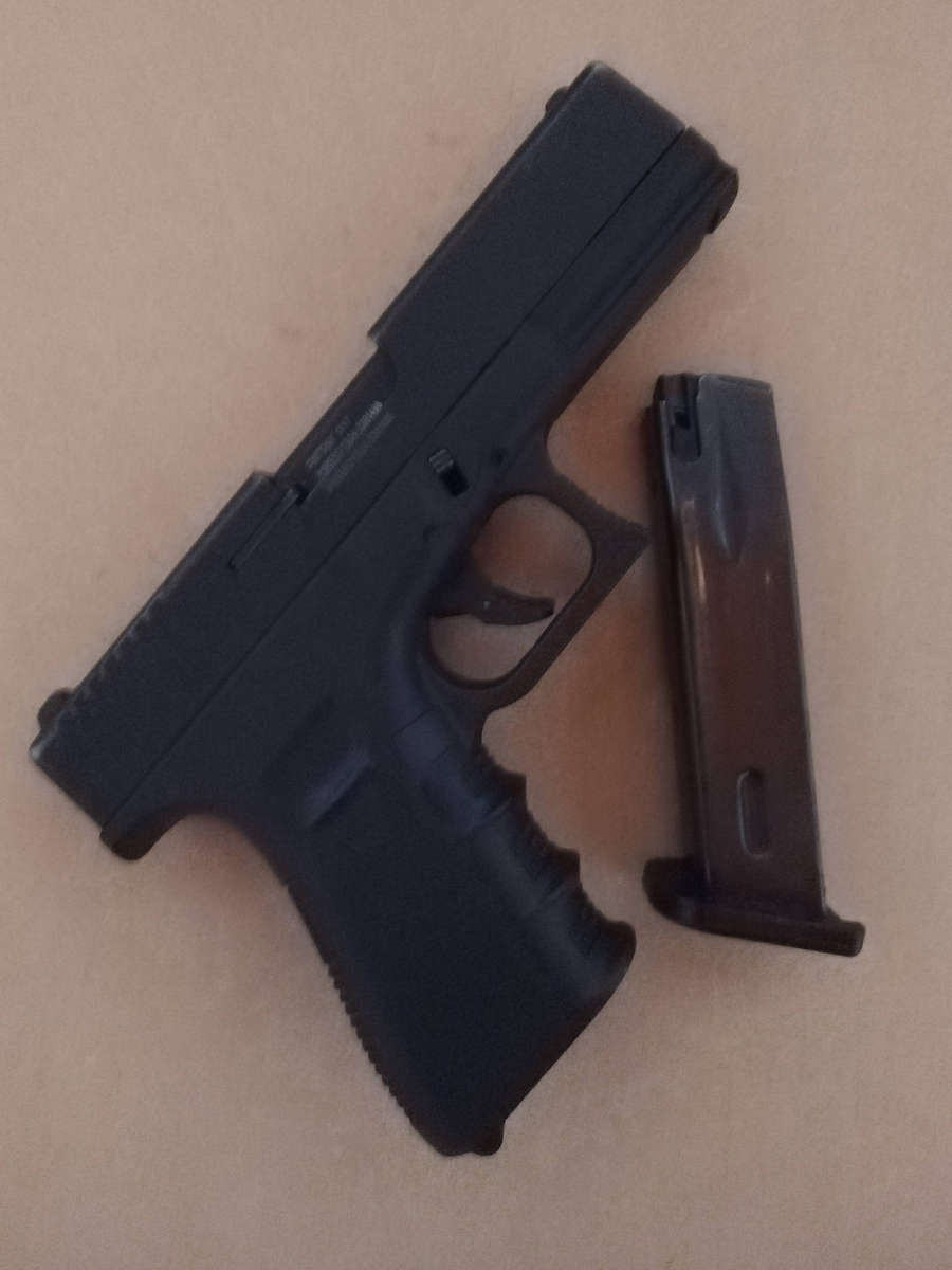 Retay Glock 17 Blank Gun - Security and Self defense