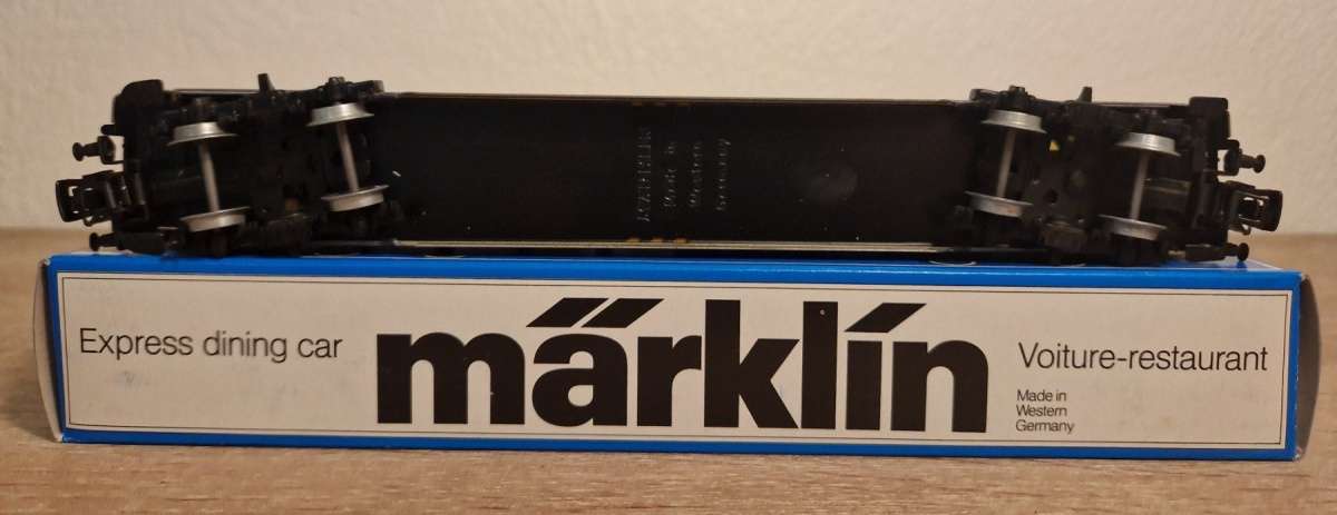 H0 gge 1/87 245mm  DB D-Zug/Express DiningCar w interior, cream+red, mint in orig.box Maerklin 4054