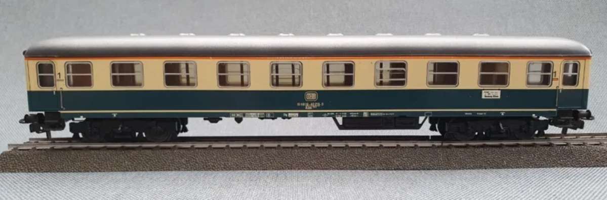 H0gge 1/87  1st class DB  D-Zug/Express Coach 1st class, cream+blue, mint in orig.box Maerklin 4111