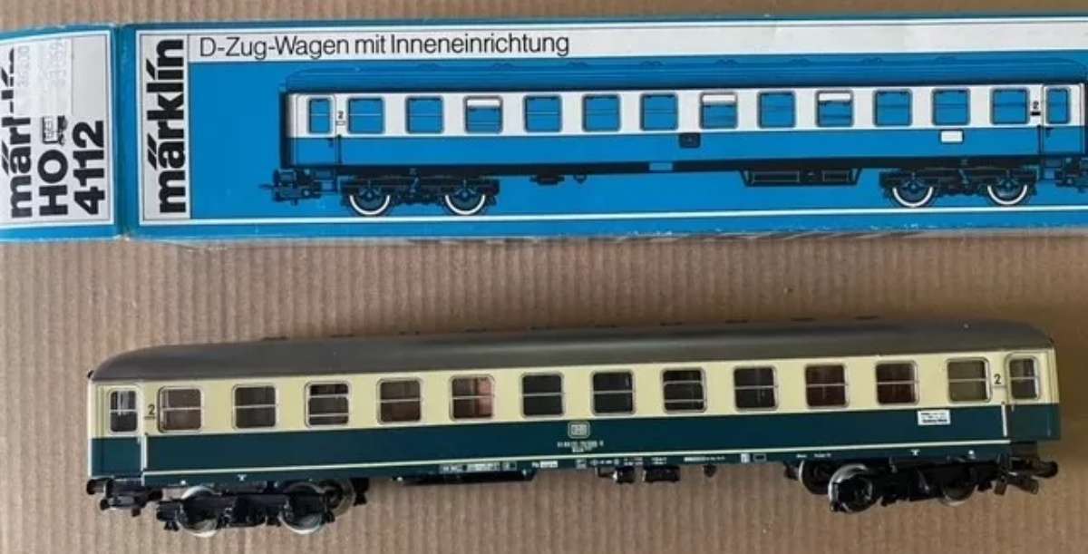 H0gge 1/87 2nd class DB Express Coach 2nd class, cream+blue, mint in orig.box Maerklin 4112