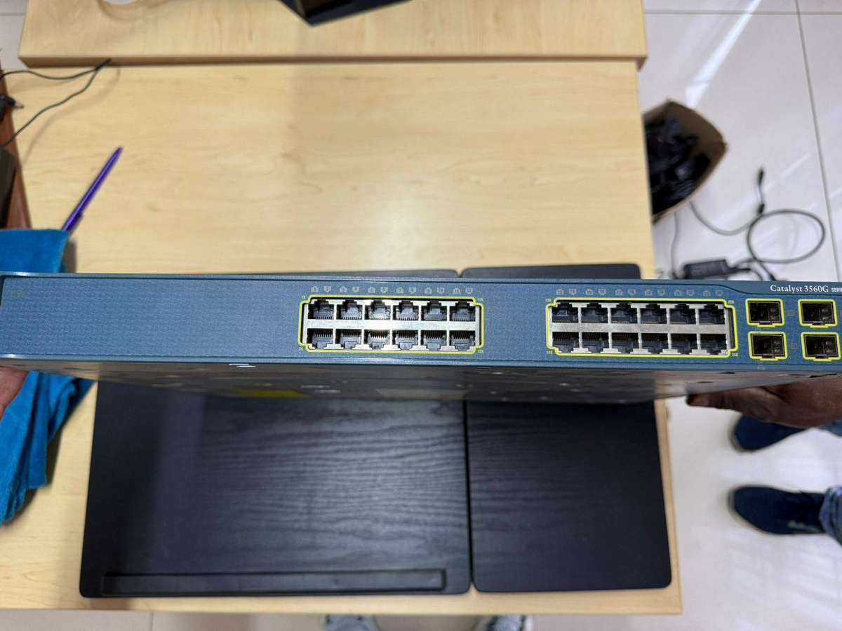  Cisco Catalyst 3560G-24TS  24-Port Gigabit Layer 3 Managed Switch + 4 SFP Uplinks