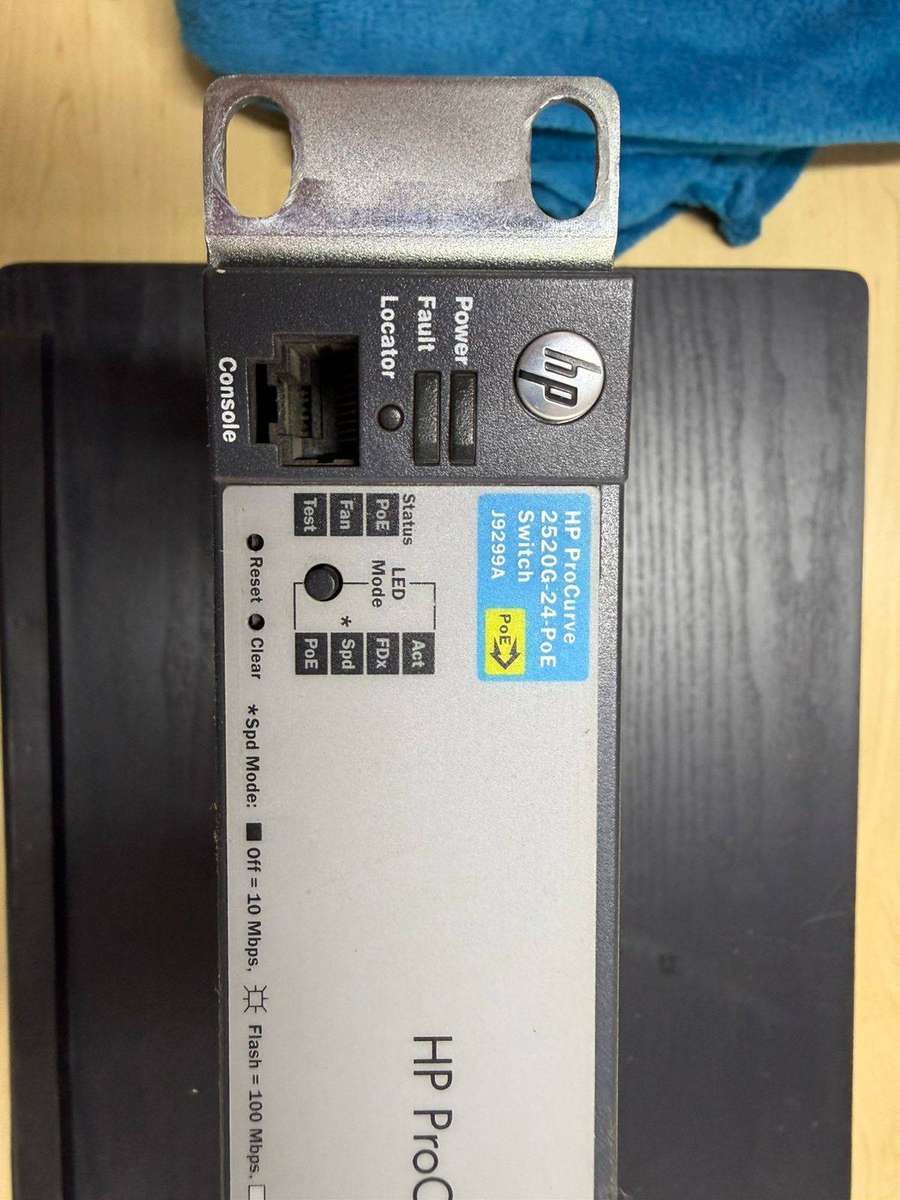  HP ProCurve 2520G-24-PoE (J9299A)  24-Port Gigabit Managed Switch with PoE