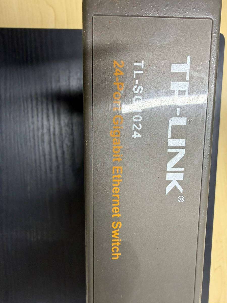  TP-Link TL-SG1024  24-Port Gigabit Ethernet Switch (Working)